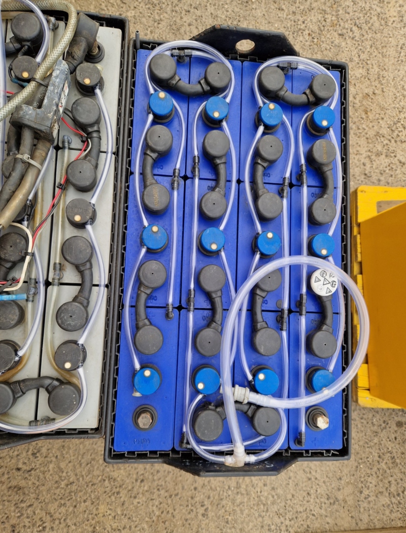 HAWKER HAWKER 24V 625AH AQUAMATIC A127-image